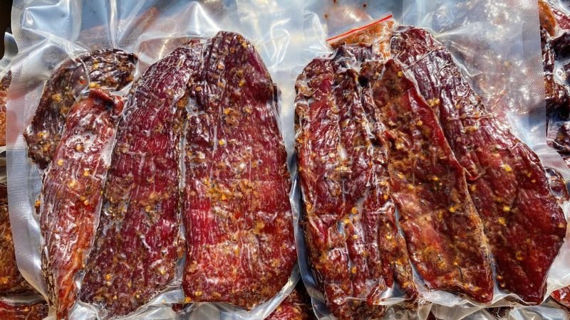 thịt lợn gác bếp hút chân không